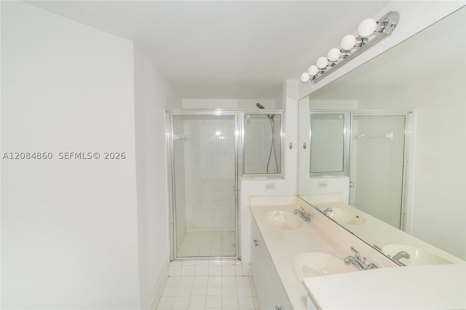 Real estate property located at 17150 Bay Rd #2512, Miami-dade, Porto Bellagio Condo, Sunny Isles Beach, FL