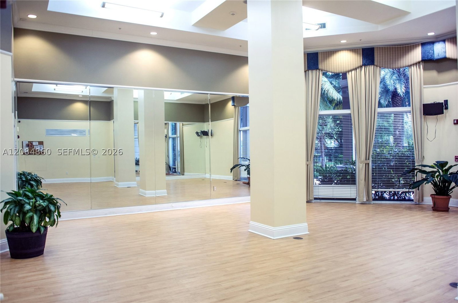 Real estate property located at 17150 Bay Rd #2512, Miami-dade, Porto Bellagio Condo, Sunny Isles Beach, FL