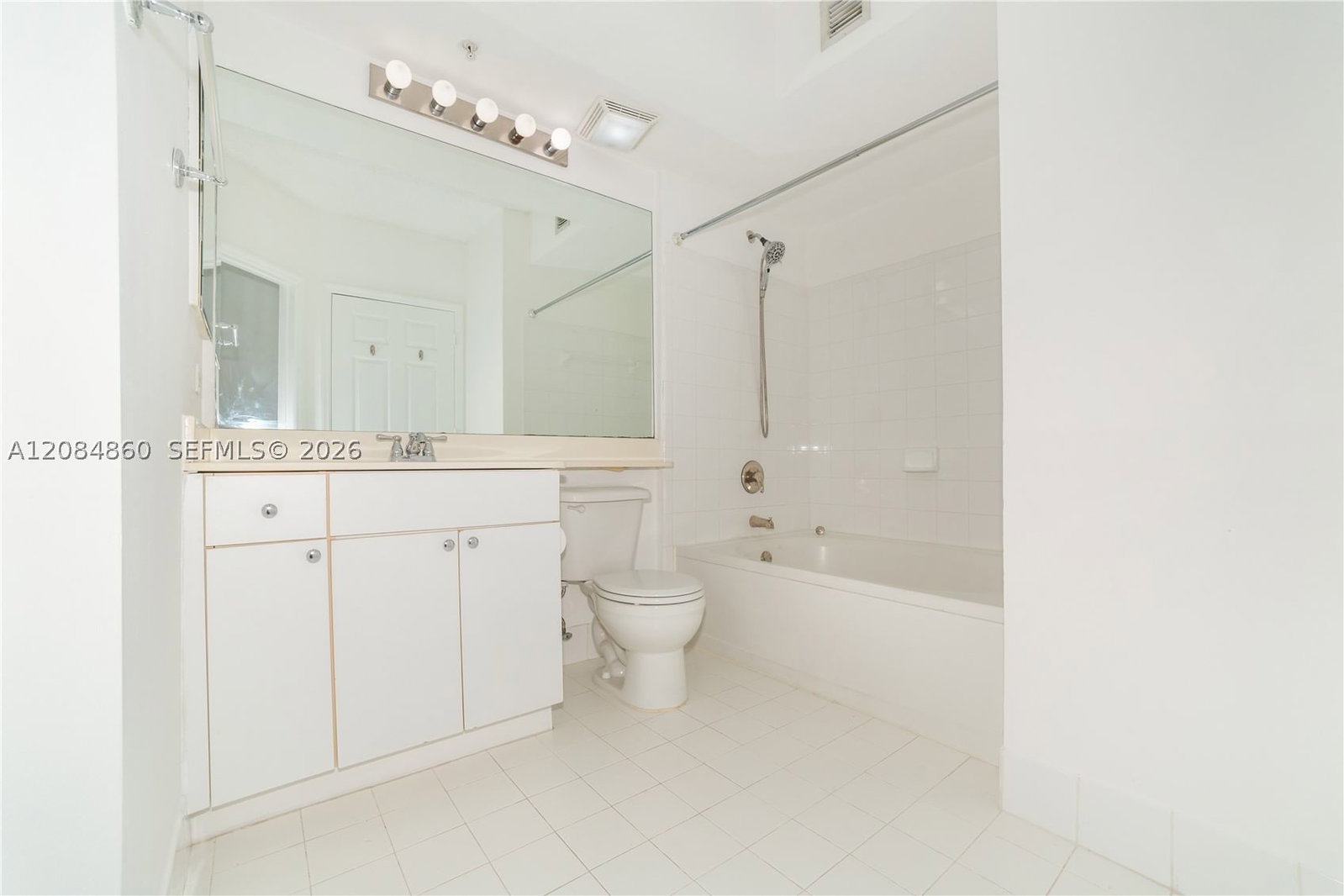 Real estate property located at 17150 Bay Rd #2512, Miami-dade, Porto Bellagio Condo, Sunny Isles Beach, FL