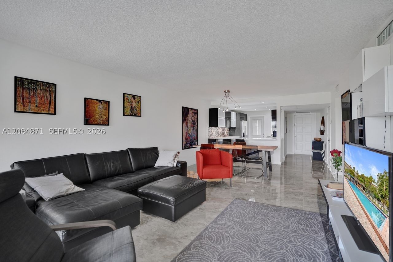 Real estate property located at 2681 Course Dr #204, Broward, No 22 Palm-aire Country C, Pompano Beach, FL