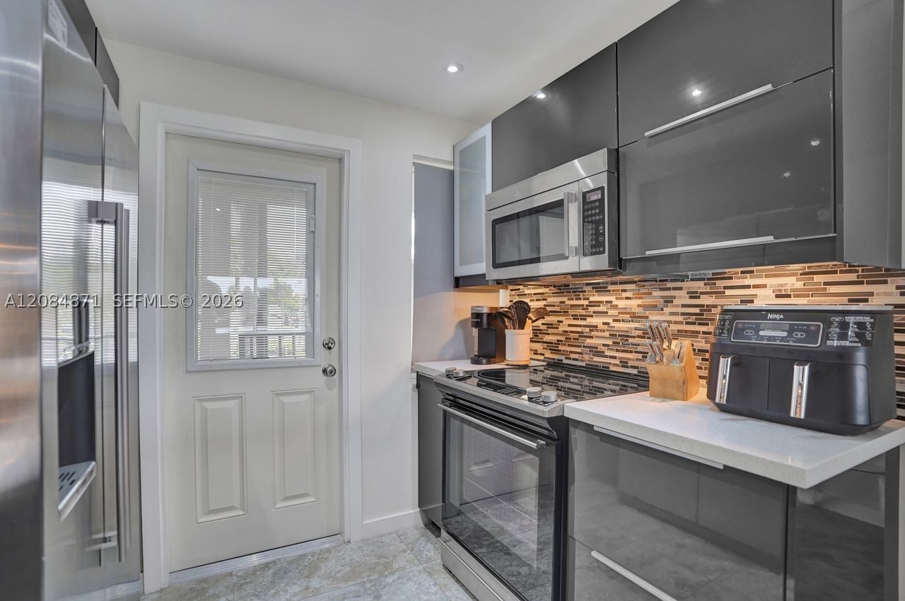 Real estate property located at 2681 Course Dr #204, Broward, No 22 Palm-aire Country C, Pompano Beach, FL