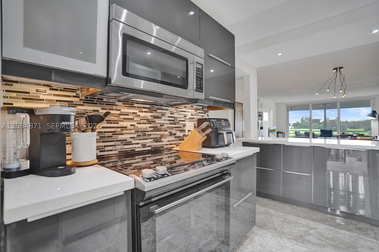 Real estate property located at 2681 Course Dr #204, Broward, No 22 Palm-aire Country C, Pompano Beach, FL