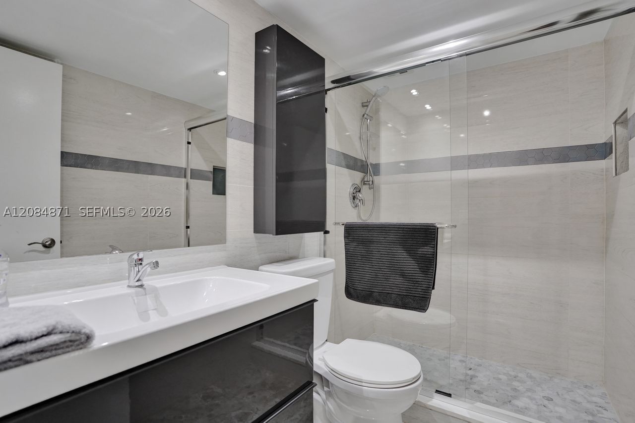 Real estate property located at 2681 Course Dr #204, Broward, No 22 Palm-aire Country C, Pompano Beach, FL