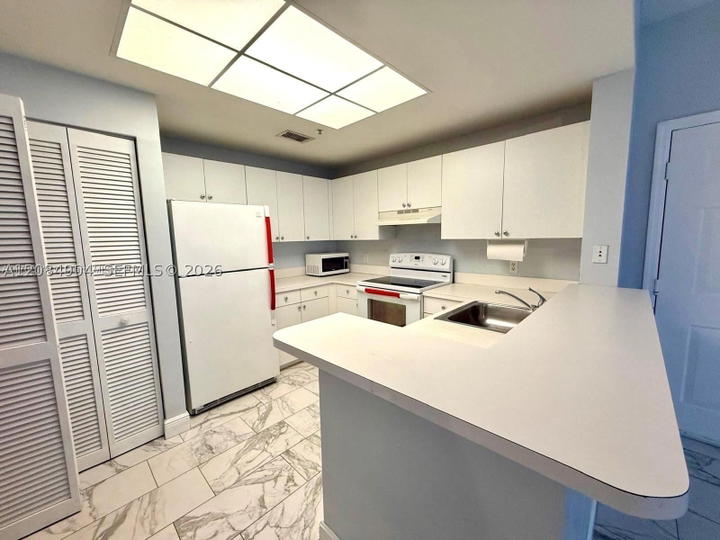 Real estate property located at 2015 10th Ave #127, Broward, Village East Condo, Fort Lauderdale, FL