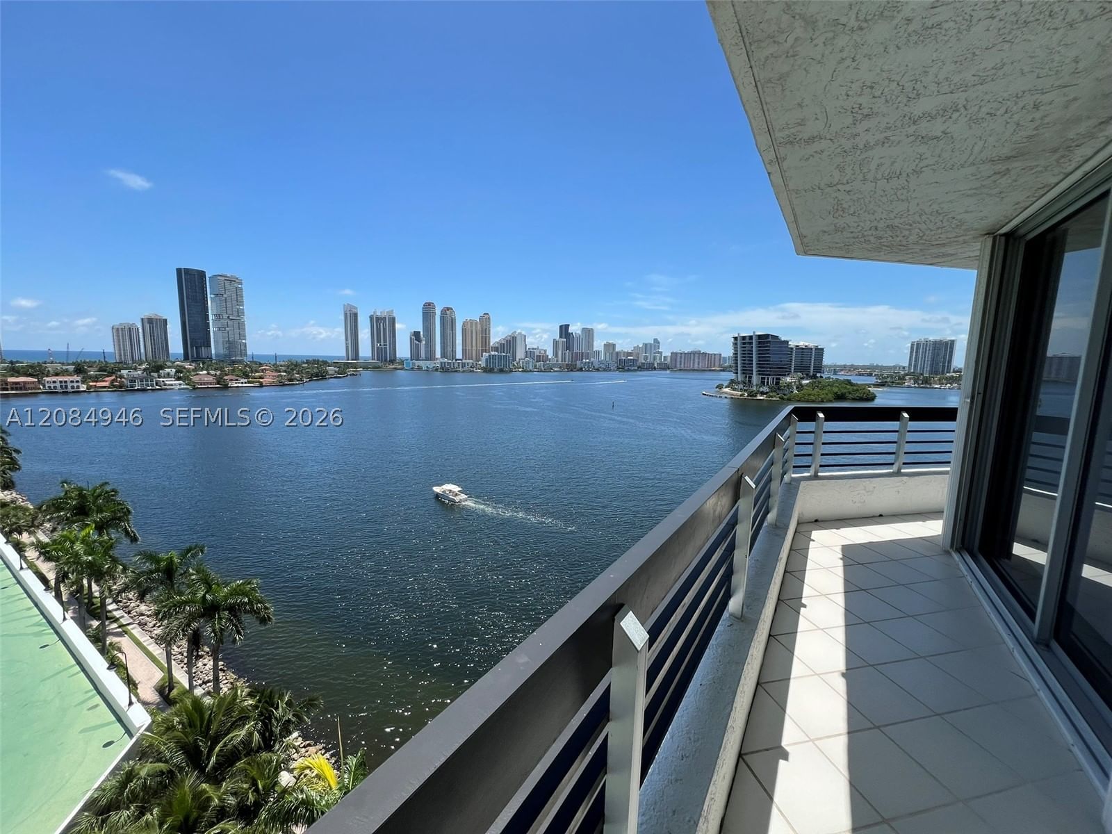 Real estate property located at 3530 Mystic Pointe Dr #1215, Miami-dade, Mystic Pointe Tower 500 C, Aventura, FL