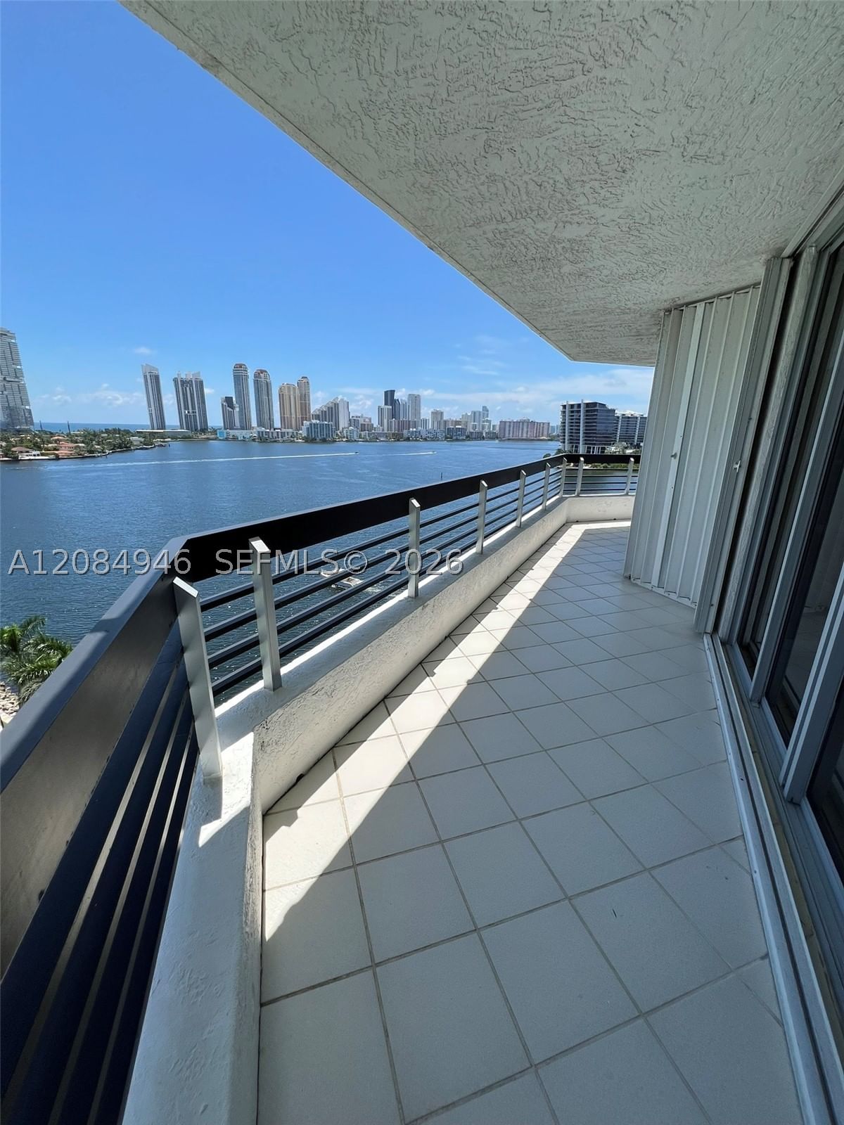 Real estate property located at 3530 Mystic Pointe Dr #1215, Miami-dade, Mystic Pointe Tower 500 C, Aventura, FL