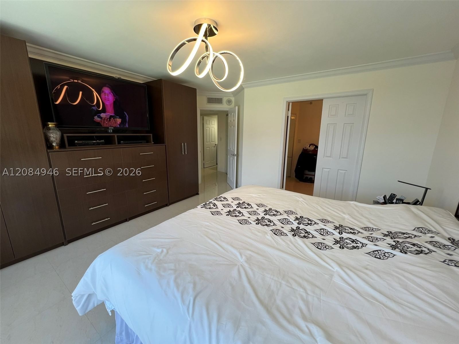 Real estate property located at 3530 Mystic Pointe Dr #1215, Miami-dade, Mystic Pointe Tower 500 C, Aventura, FL