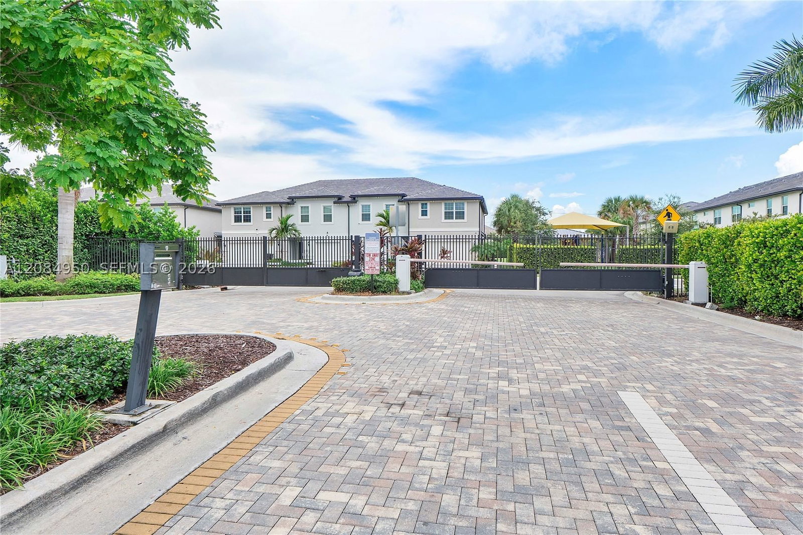 Real estate property located at 2905 Olivia Ave, Broward, Somerset Plaza, Lauderdale Lakes, FL
