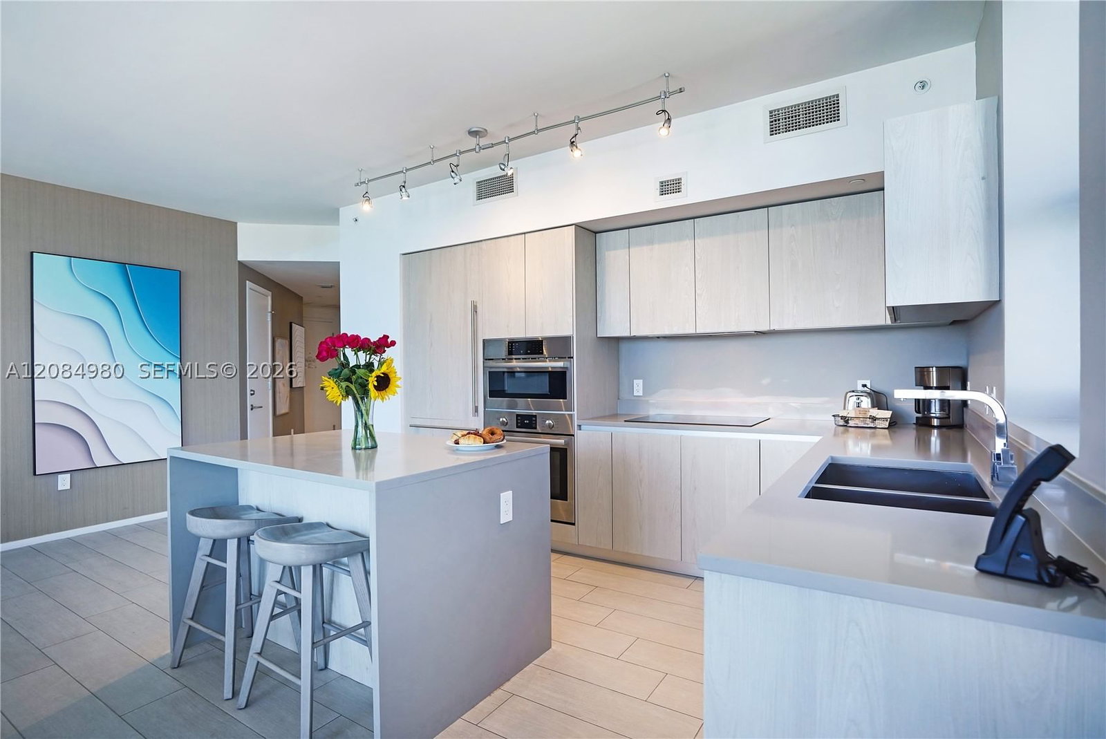 Real estate property located at 4010 Ocean Dr R3302, Broward, 4010 South Ocean Condo, Hollywood, FL