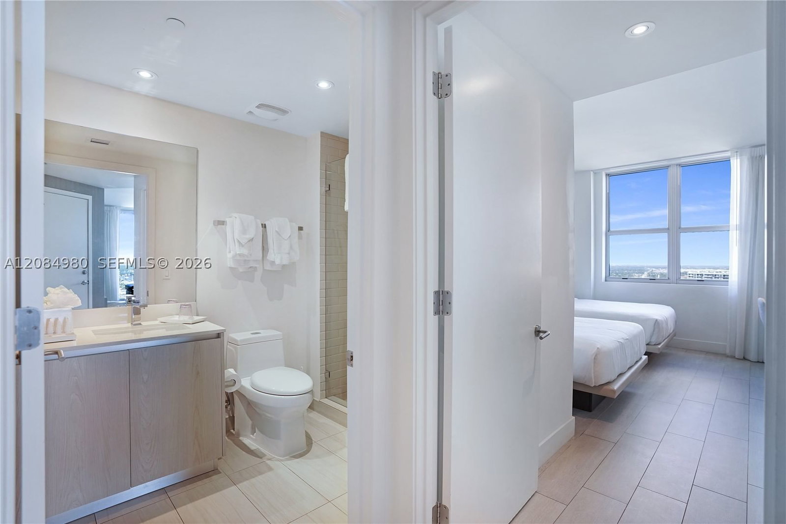 Real estate property located at 4010 Ocean Dr R3302, Broward, 4010 South Ocean Condo, Hollywood, FL