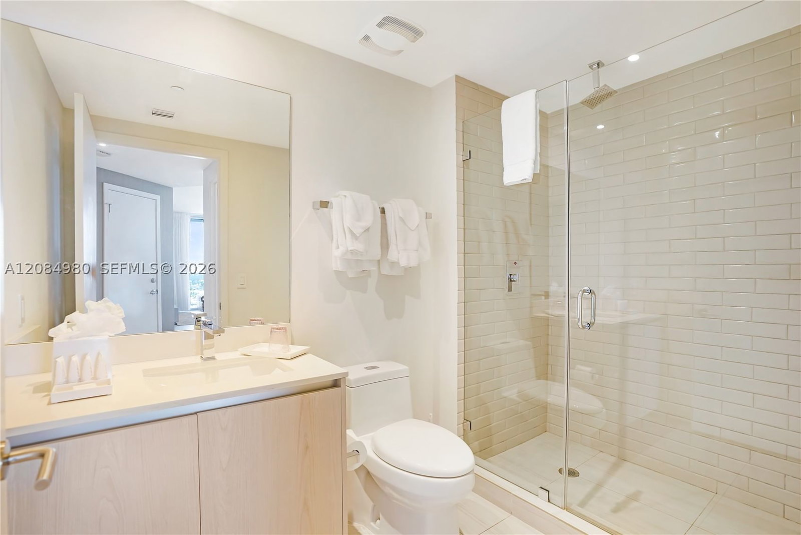 Real estate property located at 4010 Ocean Dr R3302, Broward, 4010 South Ocean Condo, Hollywood, FL