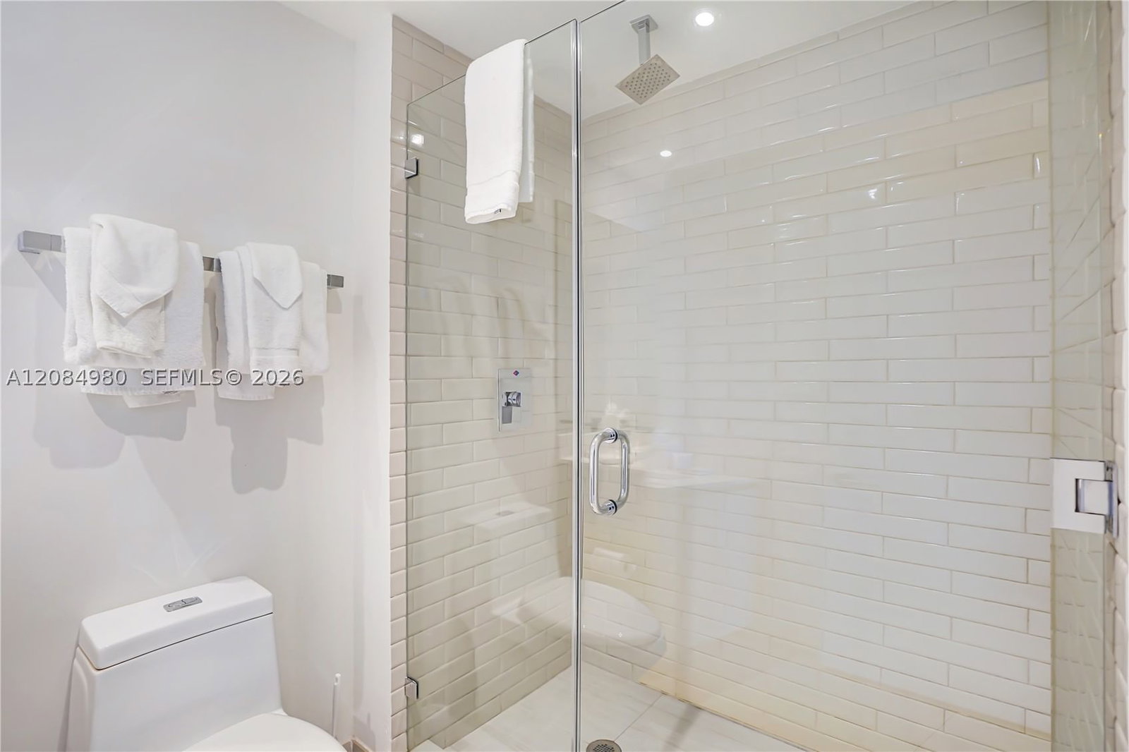 Real estate property located at 4010 Ocean Dr R3302, Broward, 4010 South Ocean Condo, Hollywood, FL