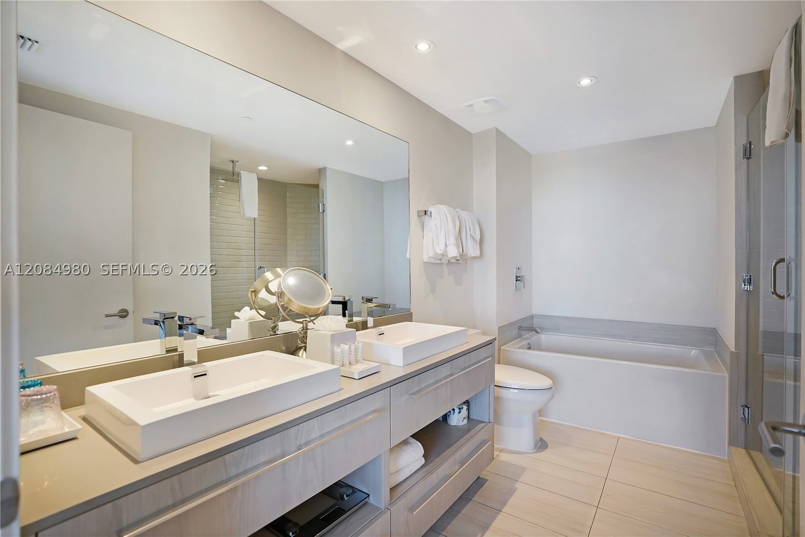 Real estate property located at 4010 Ocean Dr R3302, Broward, 4010 South Ocean Condo, Hollywood, FL