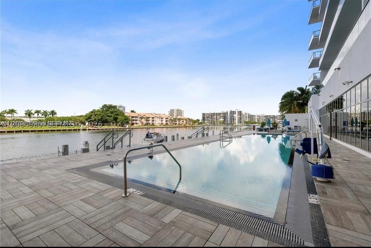 Real estate property located at 4010 Ocean Dr R3302, Broward, 4010 South Ocean Condo, Hollywood, FL