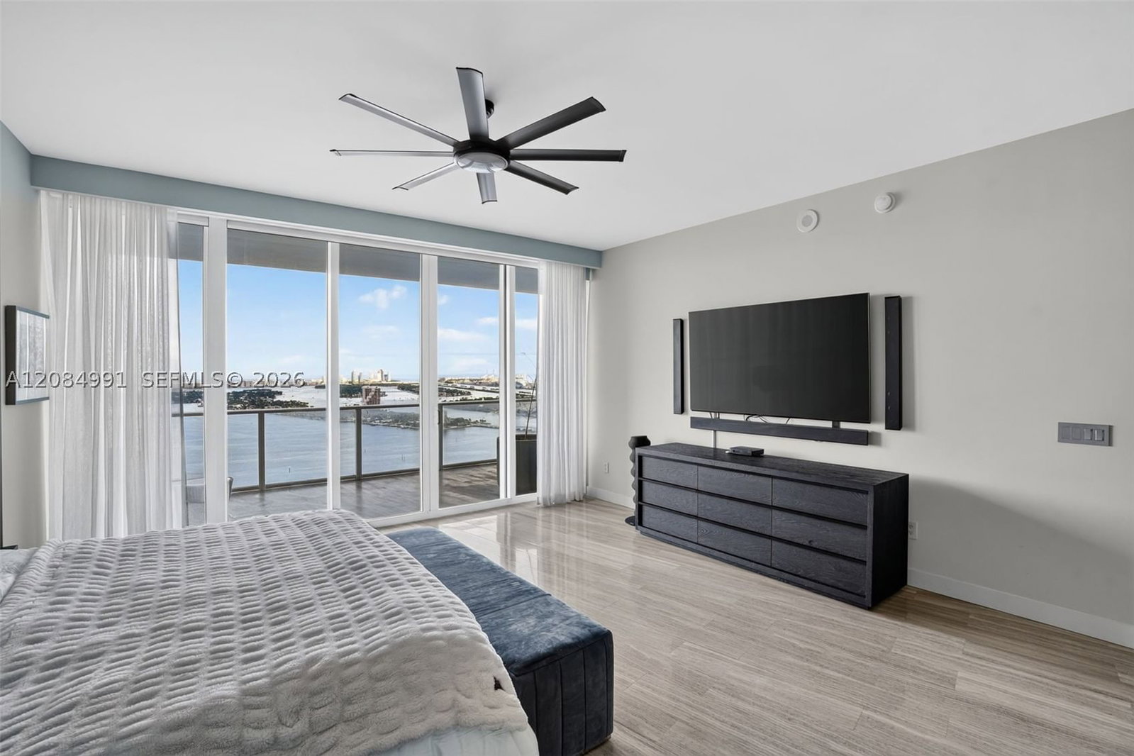 Real estate property located at 2020 Bayshore Dr #3708, Miami-dade, Paramount Bay Condo, Miami, FL