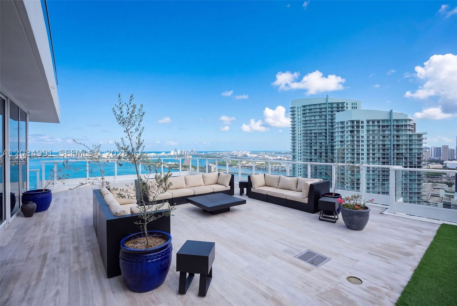 Real estate property located at 2020 Bayshore Dr #3708, Miami-dade, Paramount Bay Condo, Miami, FL
