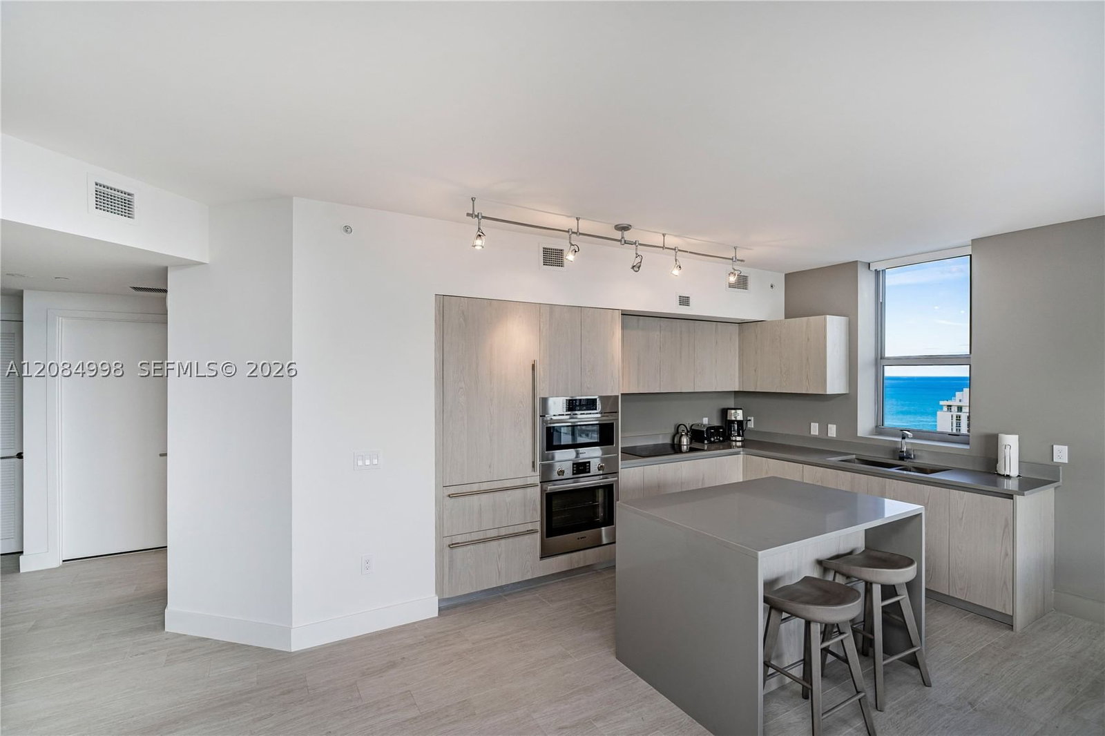 Real estate property located at 4010 Ocean Dr R1609, Broward, 4010 South Ocean Condo, Hollywood, FL