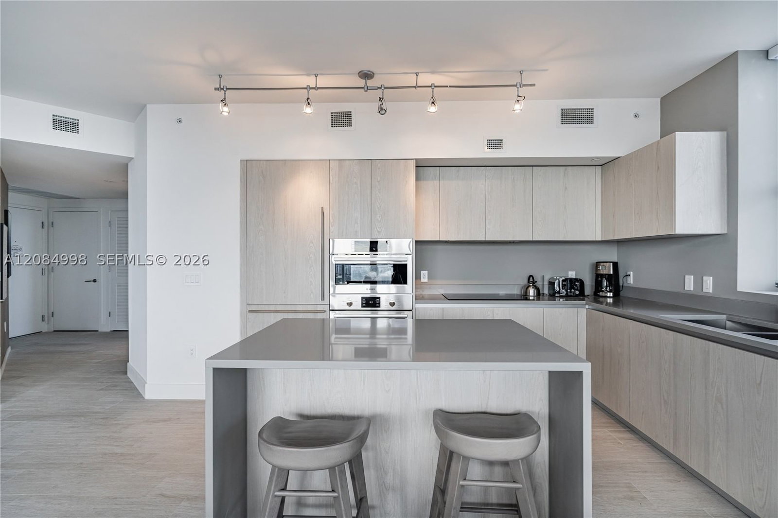 Real estate property located at 4010 Ocean Dr R1609, Broward, 4010 South Ocean Condo, Hollywood, FL