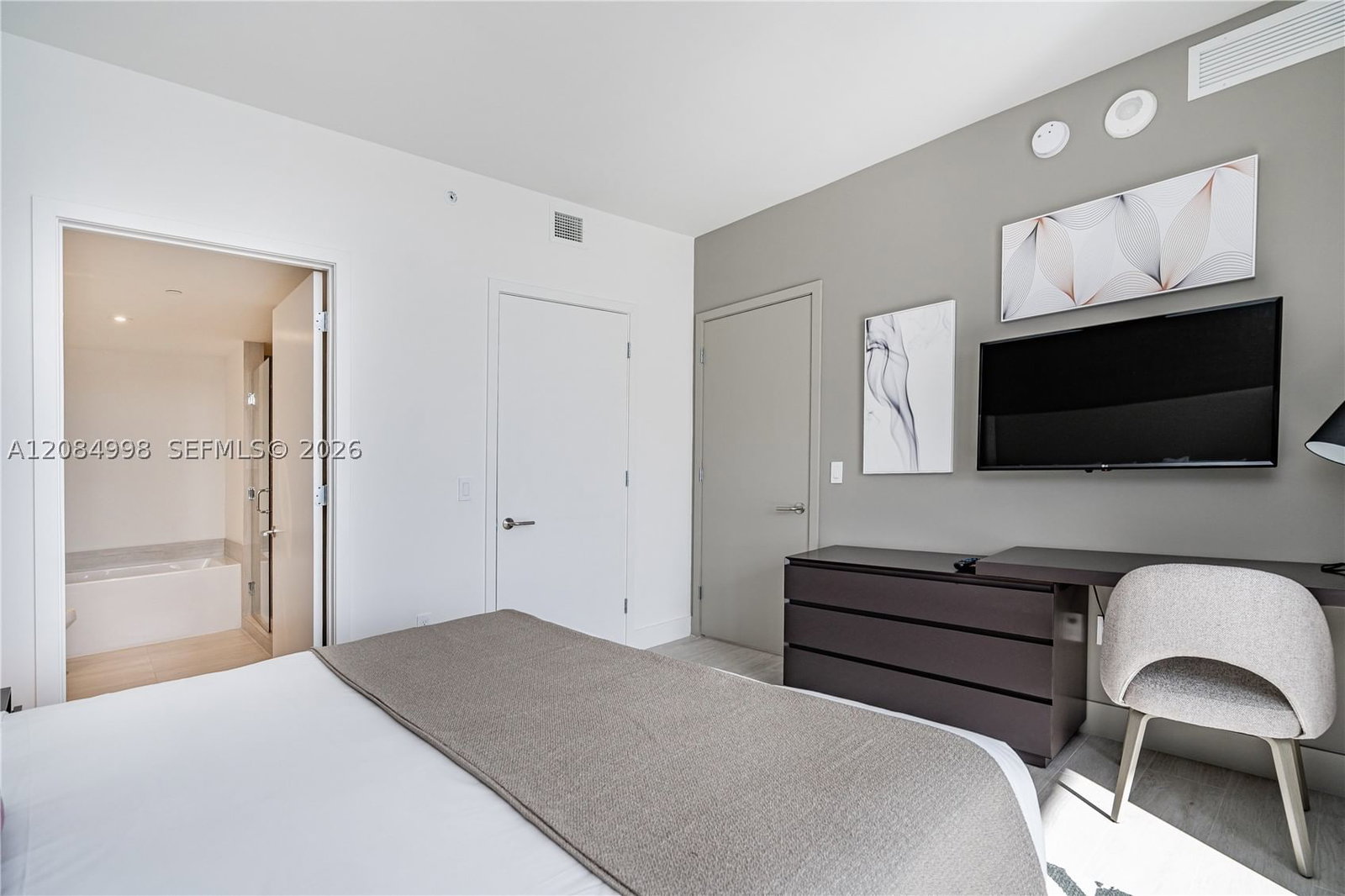 Real estate property located at 4010 Ocean Dr R1609, Broward, 4010 South Ocean Condo, Hollywood, FL