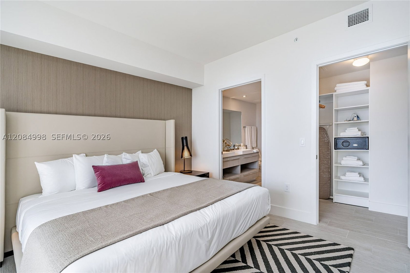 Real estate property located at 4010 Ocean Dr R1609, Broward, 4010 South Ocean Condo, Hollywood, FL