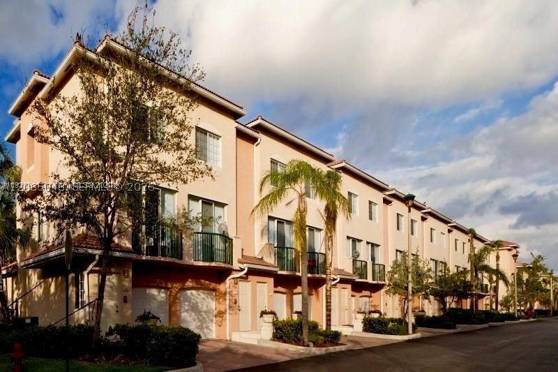 Real estate property located at 2009 10th Ave #303, Broward, Village East Condo, Fort Lauderdale, FL