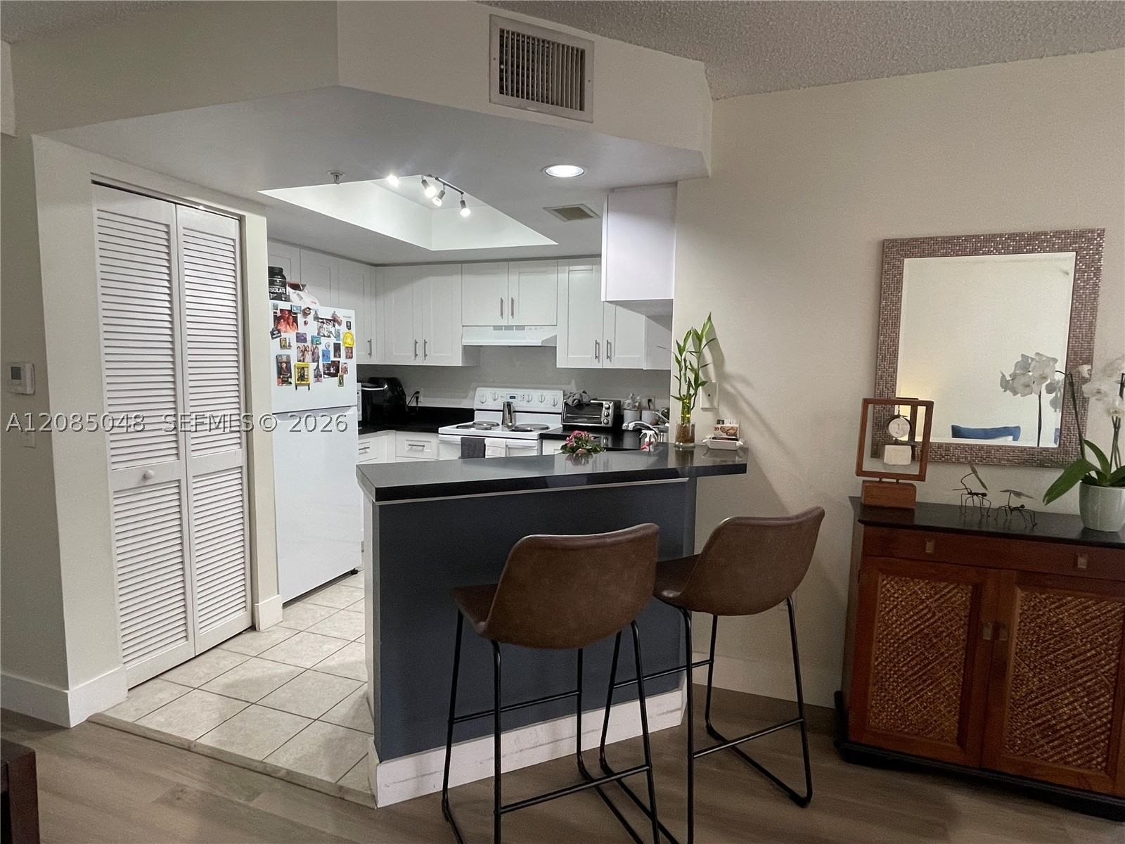 Real estate property located at 2009 10th Ave #303, Broward, Village East Condo, Fort Lauderdale, FL