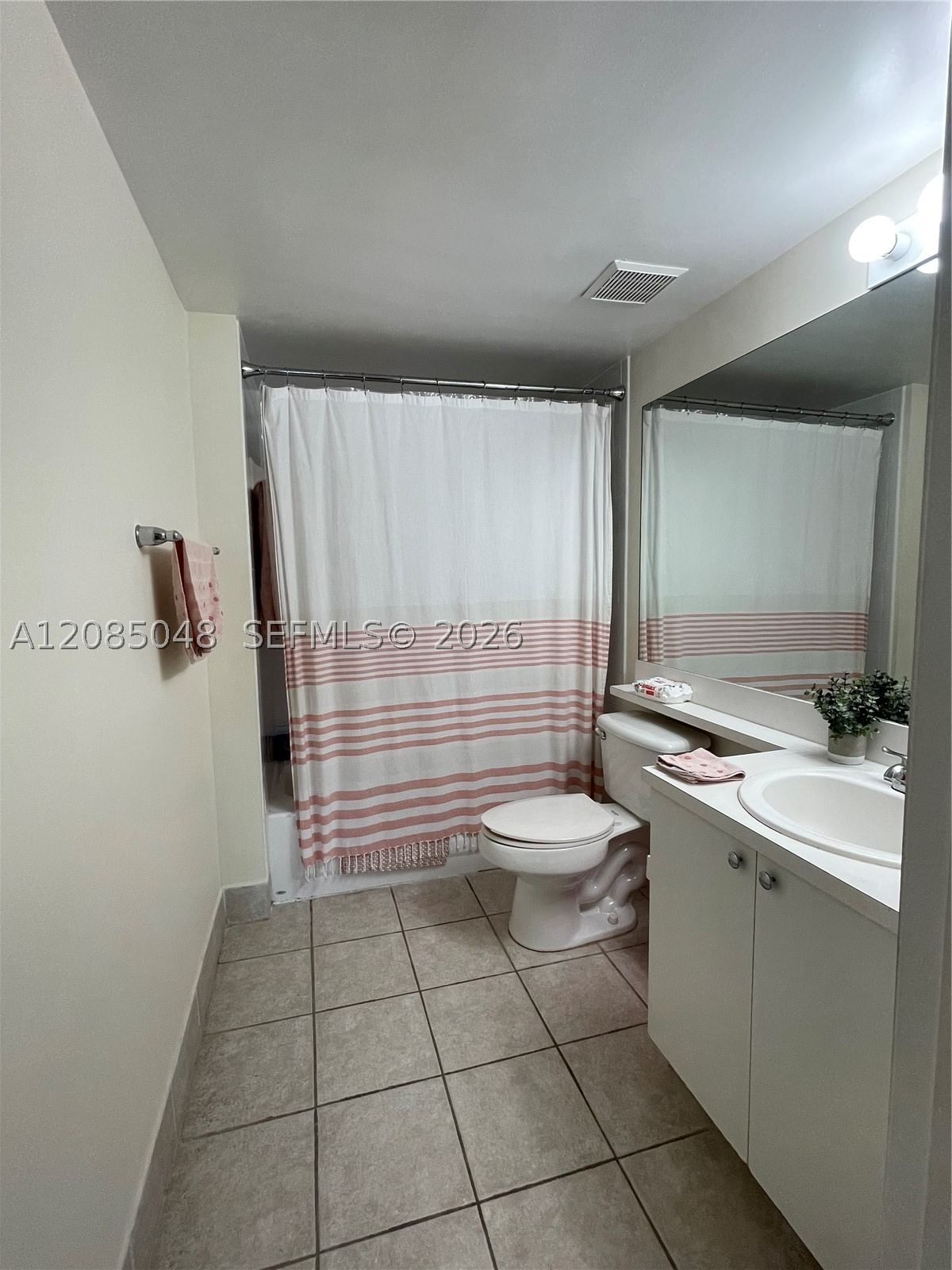 Real estate property located at 2009 10th Ave #303, Broward, Village East Condo, Fort Lauderdale, FL