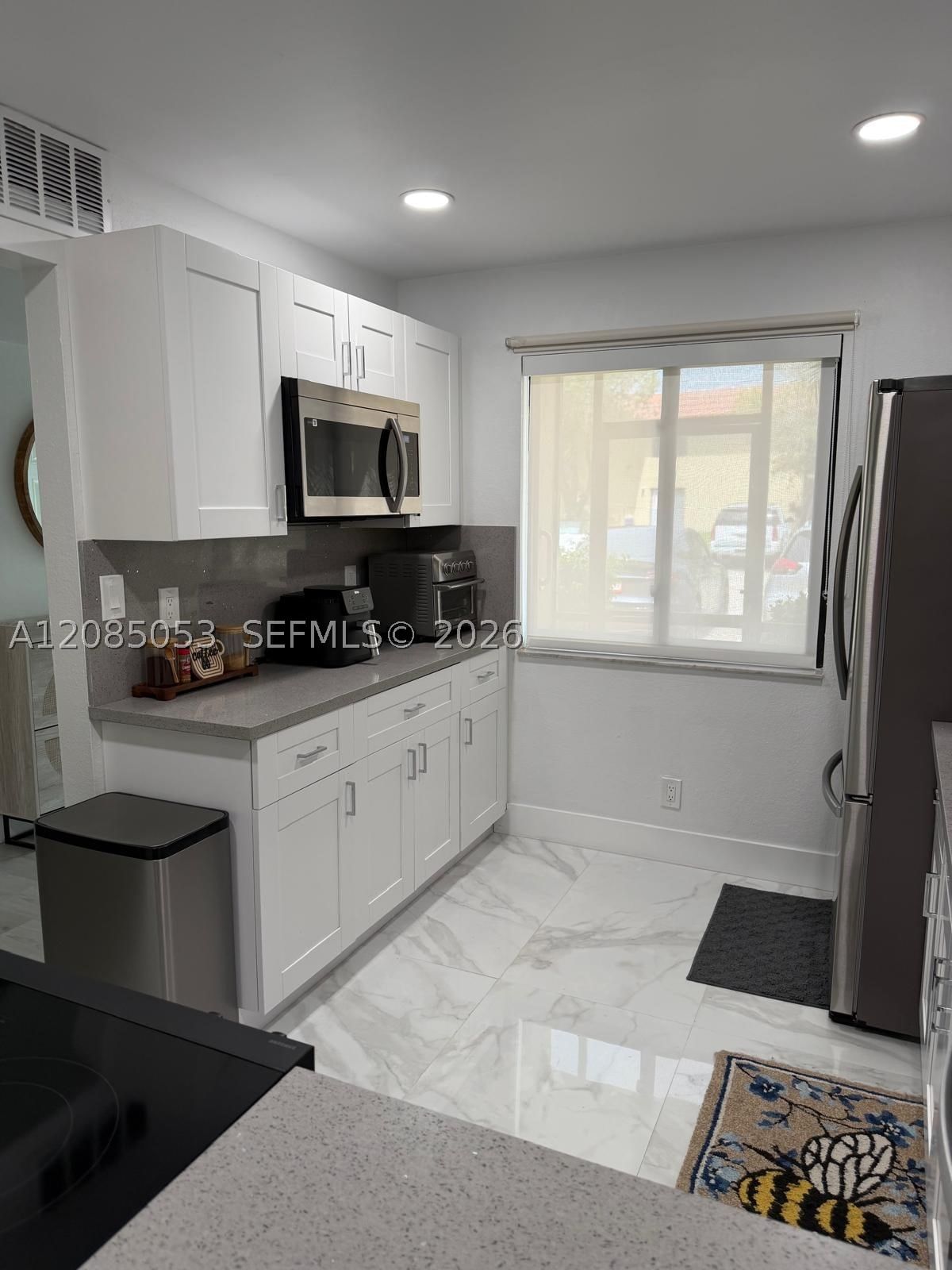 Real estate property located at 331 Lakeview Dr #101, Broward, Racquet Club Apts At Bona, Weston, FL