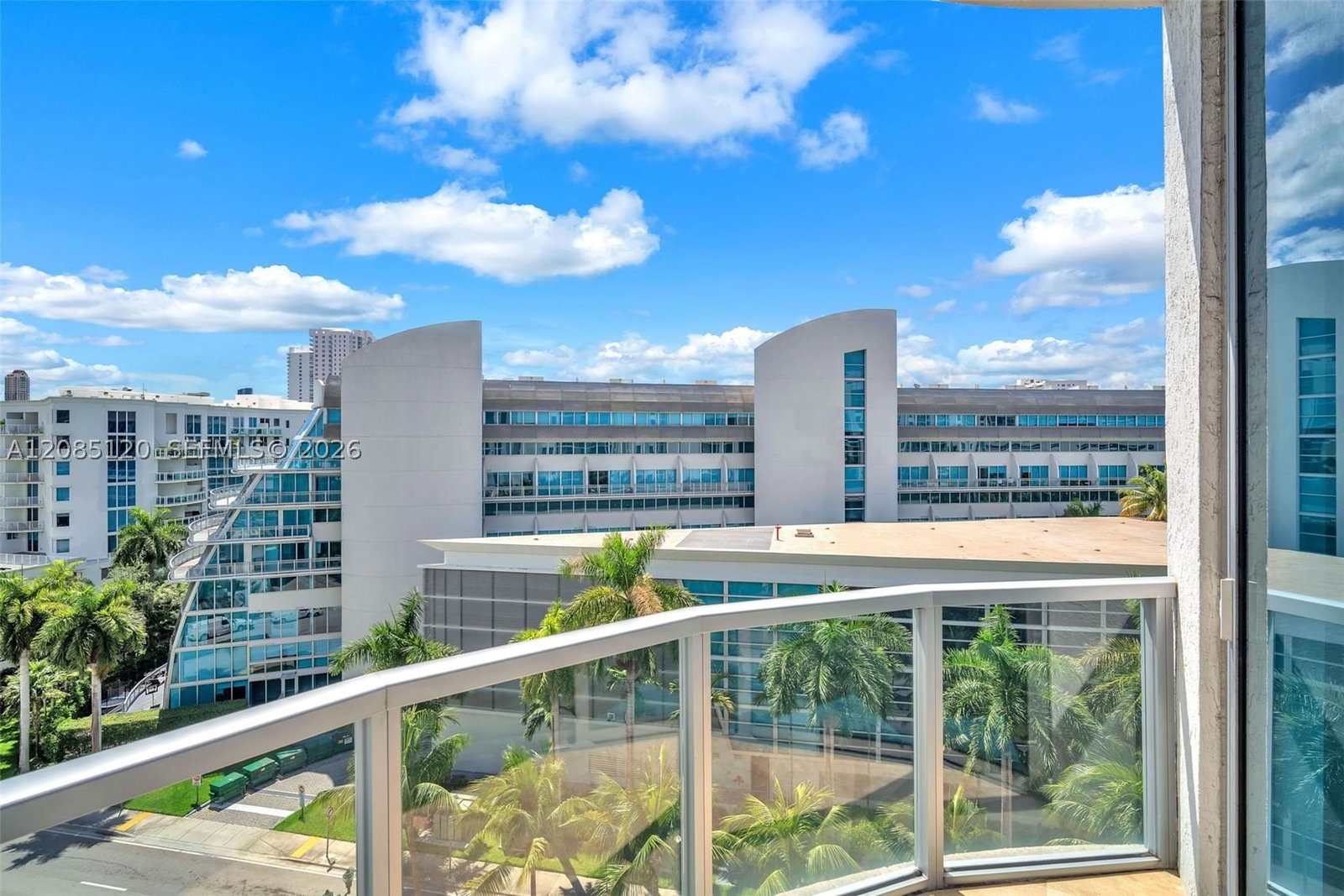 Real estate property located at 3029 188th St #725, Miami-dade, Uptown Marina Lofts Condo, Aventura, FL