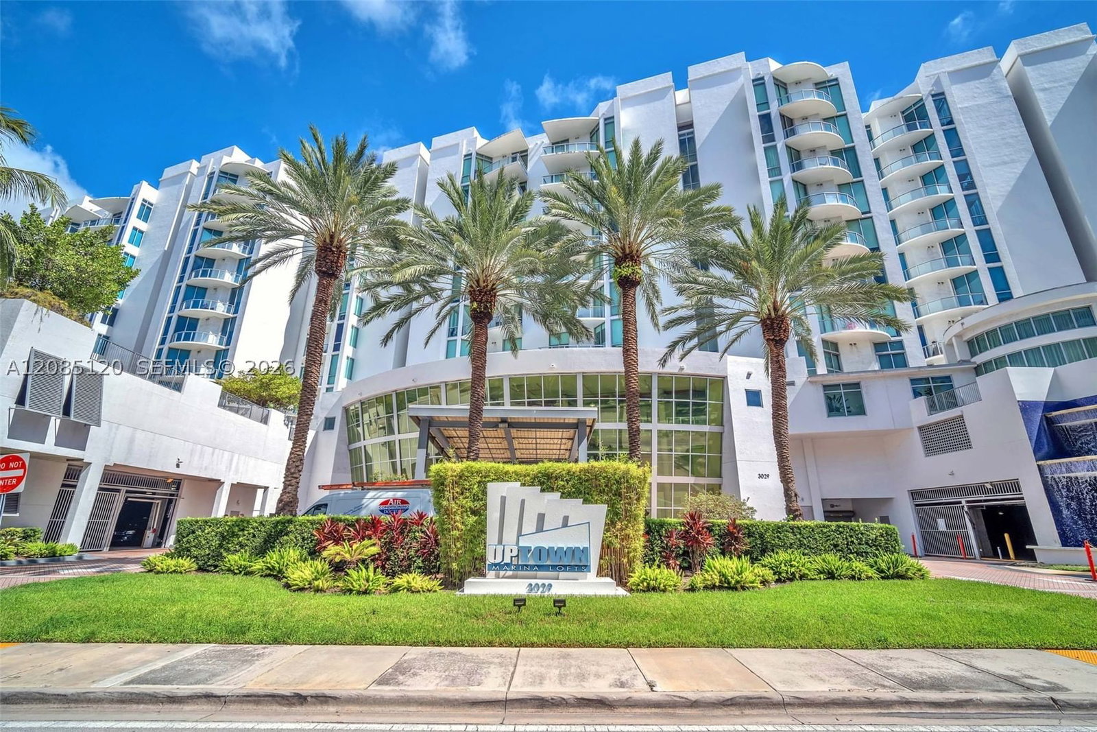 Real estate property located at 3029 188th St #725, Miami-dade, Uptown Marina Lofts Condo, Aventura, FL
