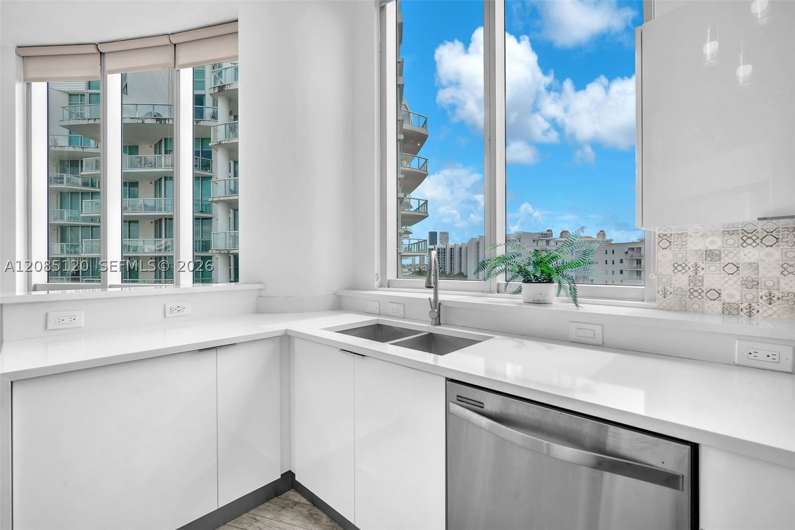 Real estate property located at 3029 188th St #725, Miami-dade, Uptown Marina Lofts Condo, Aventura, FL