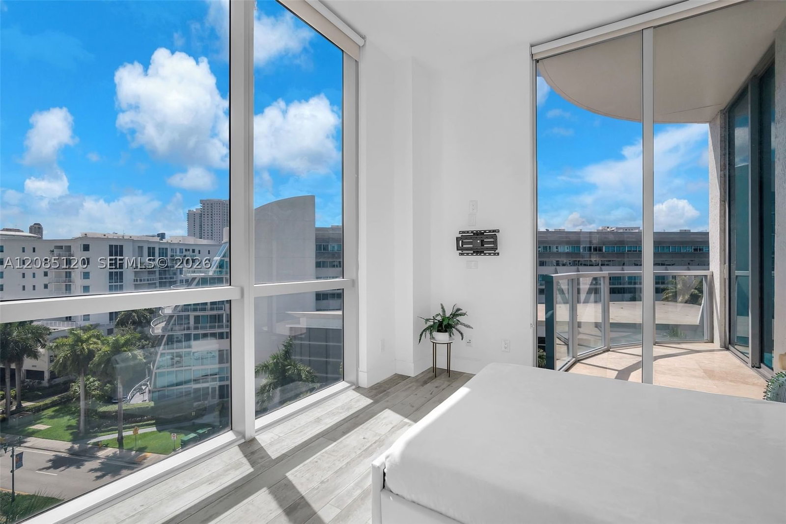 Real estate property located at 3029 188th St #725, Miami-dade, Uptown Marina Lofts Condo, Aventura, FL