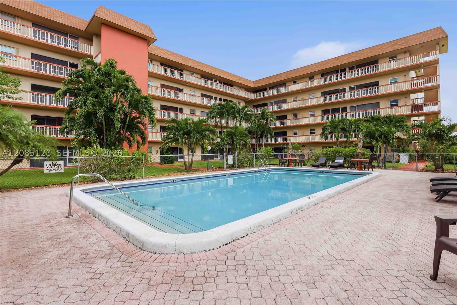 Real estate property located at 5300 Washington St W513, Broward, Beverly Hills Condo Numbe, Hollywood, FL