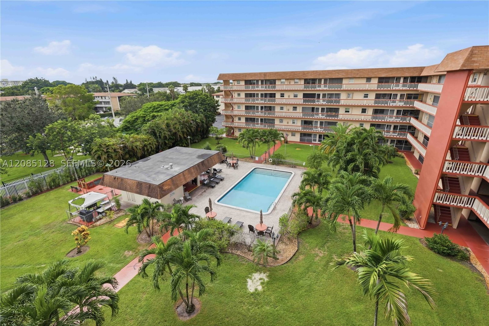 Real estate property located at 5300 Washington St W513, Broward, Beverly Hills Condo Numbe, Hollywood, FL