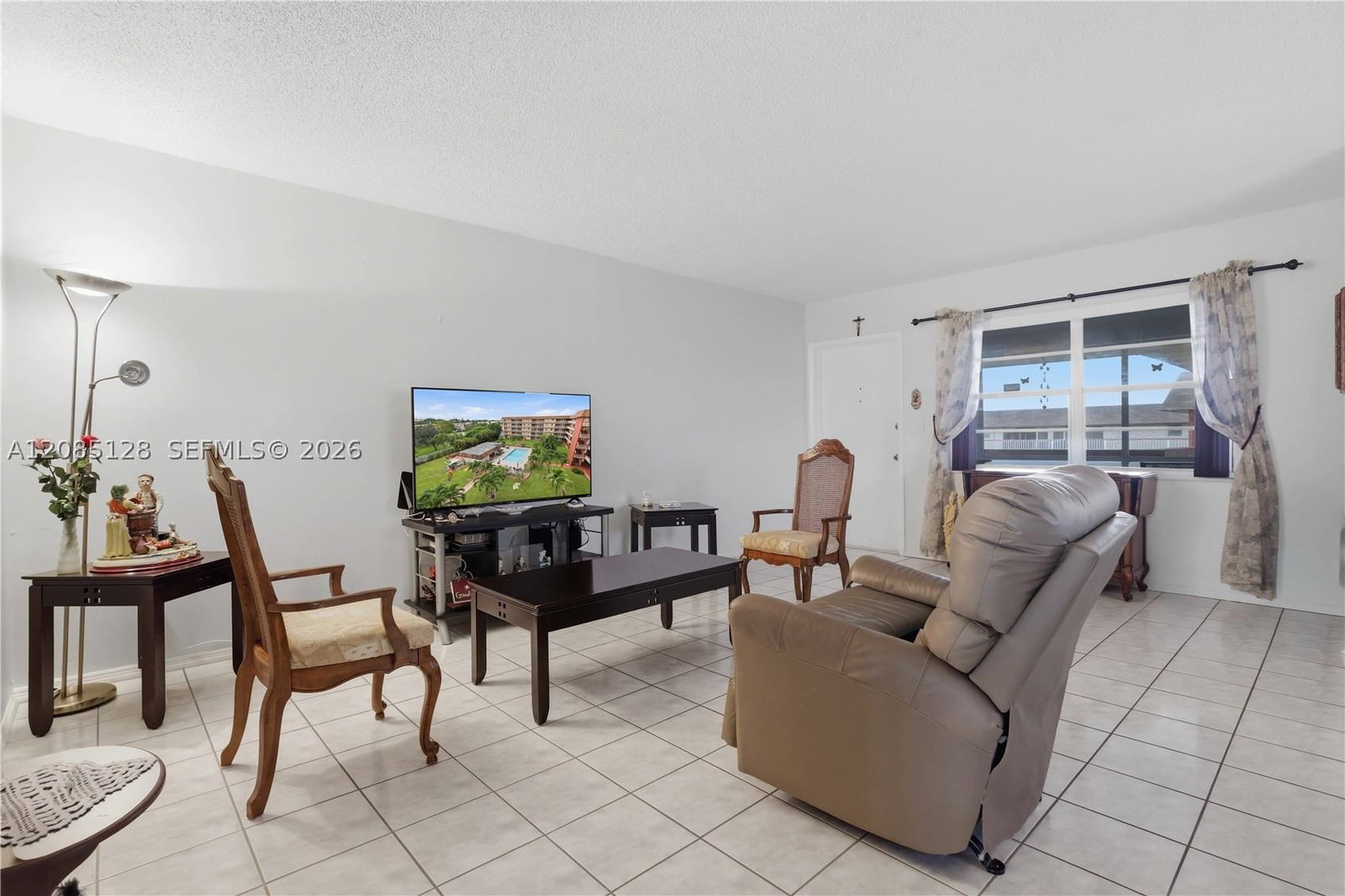 Real estate property located at 5300 Washington St W513, Broward, Beverly Hills Condo Numbe, Hollywood, FL