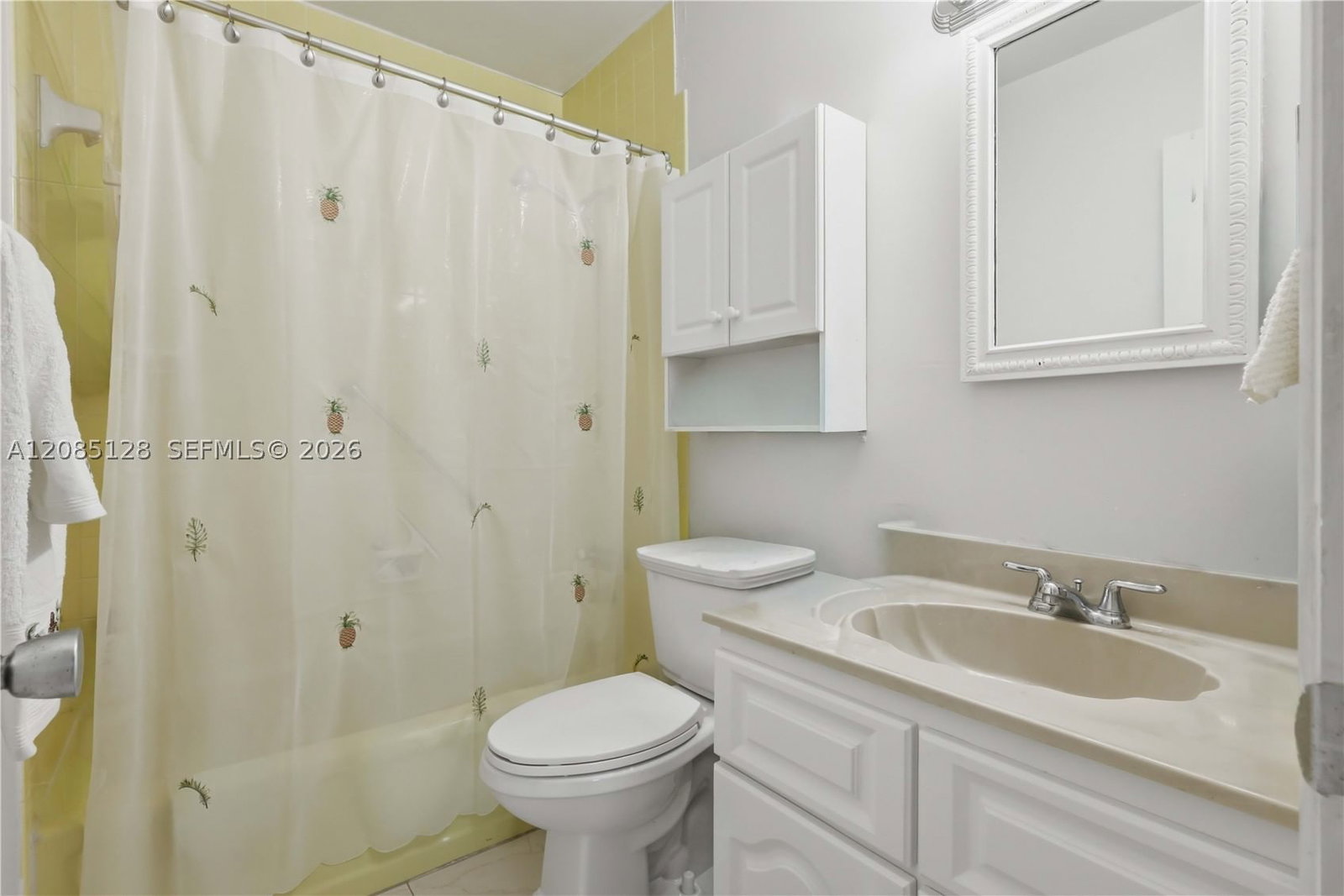 Real estate property located at 5300 Washington St W513, Broward, Beverly Hills Condo Numbe, Hollywood, FL