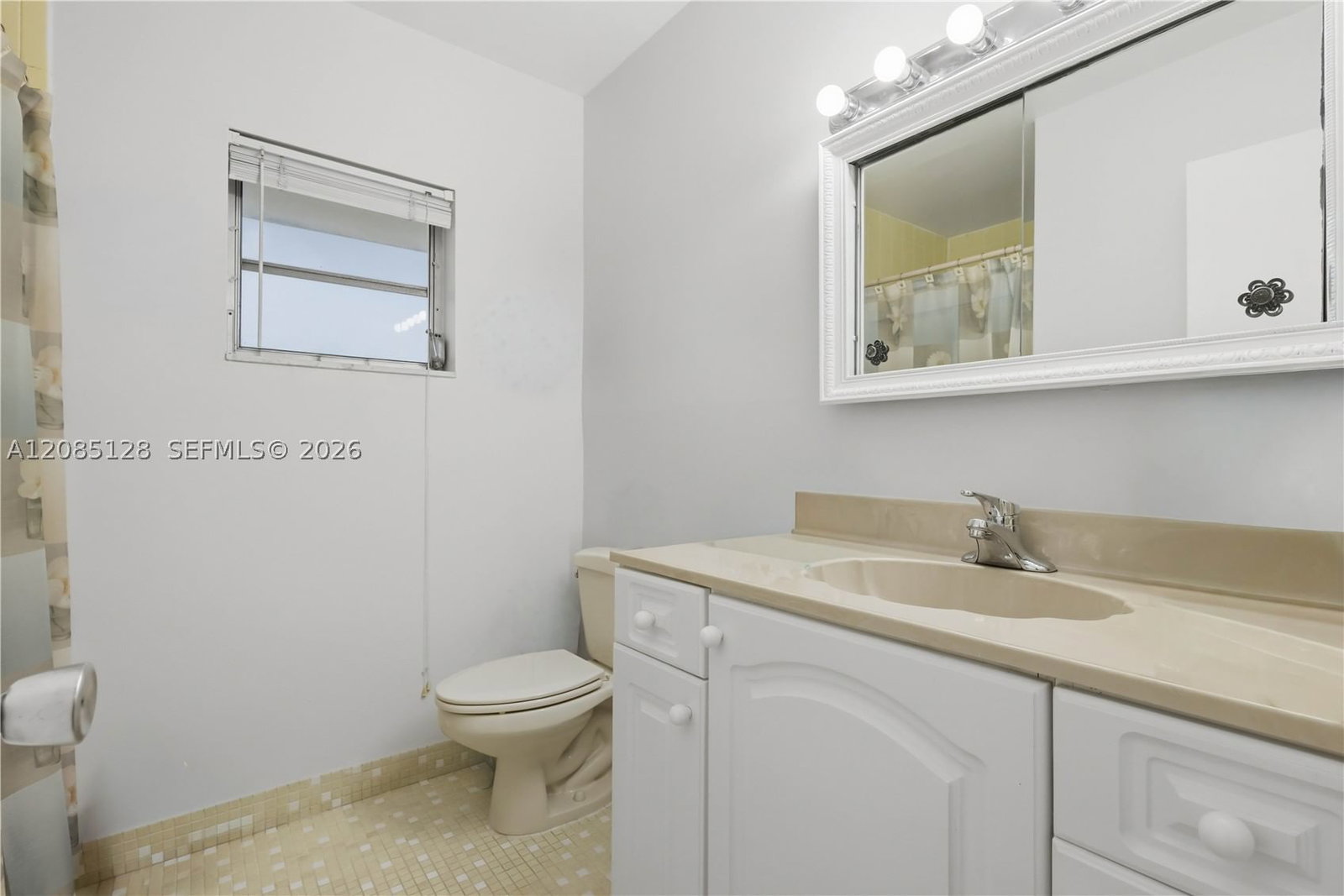 Real estate property located at 5300 Washington St W513, Broward, Beverly Hills Condo Numbe, Hollywood, FL