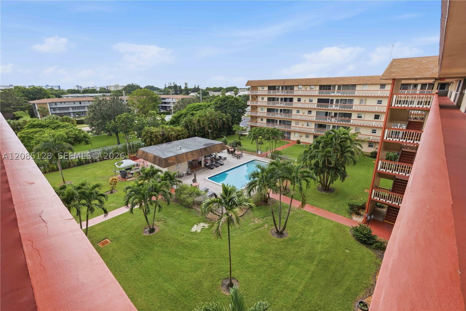 Real estate property located at 5300 Washington St W513, Broward, Beverly Hills Condo Numbe, Hollywood, FL