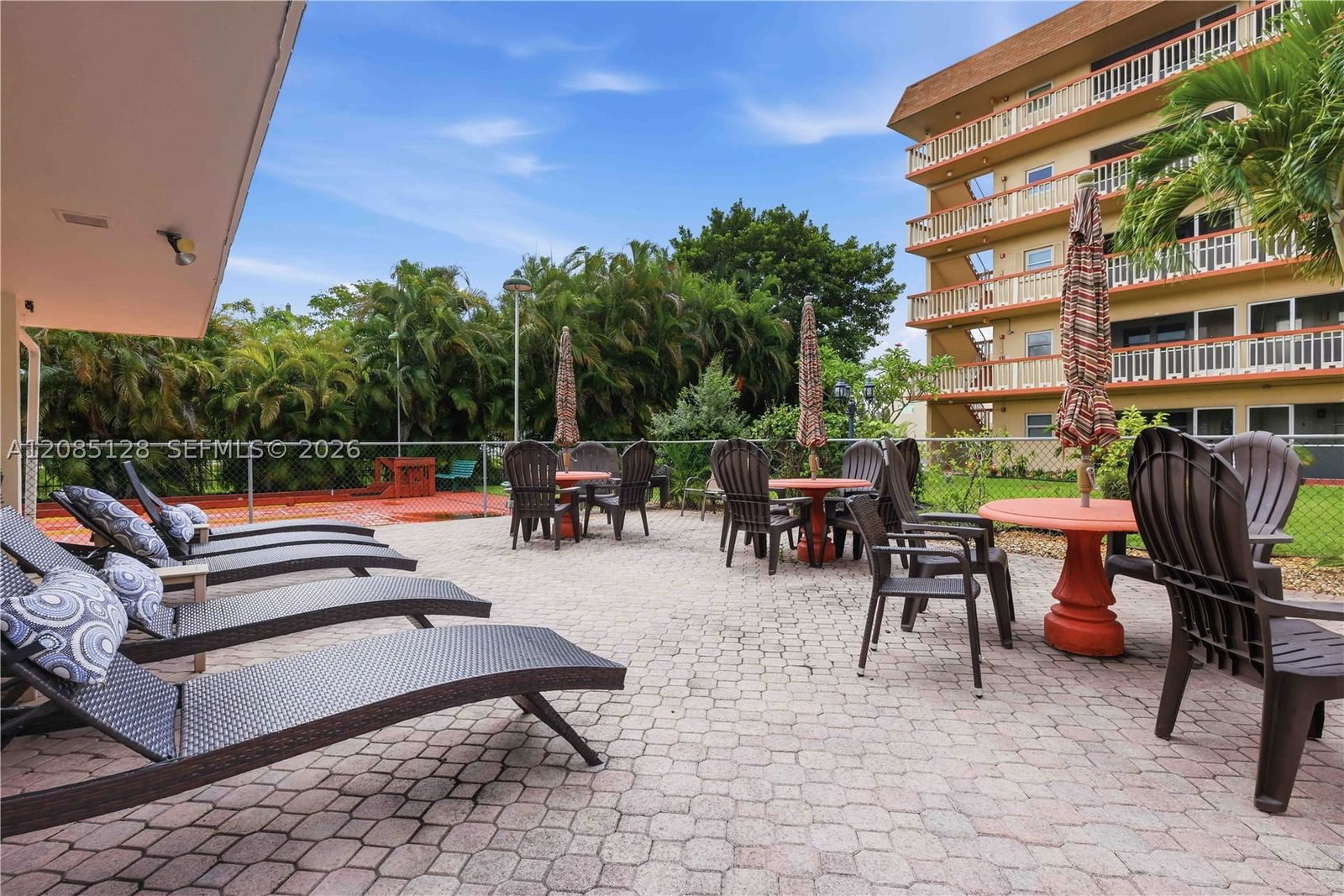 Real estate property located at 5300 Washington St W513, Broward, Beverly Hills Condo Numbe, Hollywood, FL
