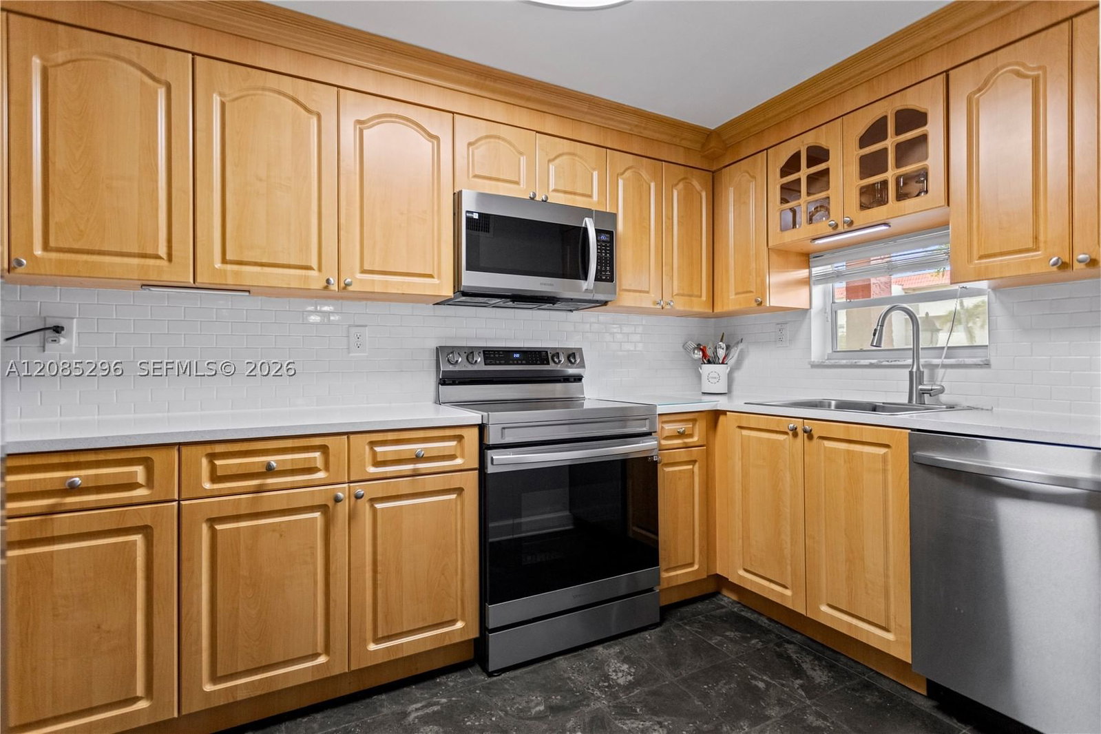 Real estate property located at 691 Hollybrook Dr #26-105, Broward, Hollybrook Golf And, Pembroke Pines, FL