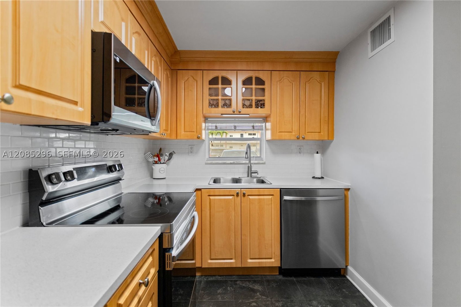 Real estate property located at 691 Hollybrook Dr #26-105, Broward, Hollybrook Golf And, Pembroke Pines, FL