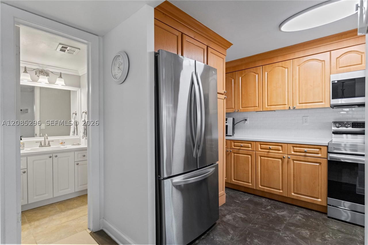Real estate property located at 691 Hollybrook Dr #26-105, Broward, Hollybrook Golf And, Pembroke Pines, FL