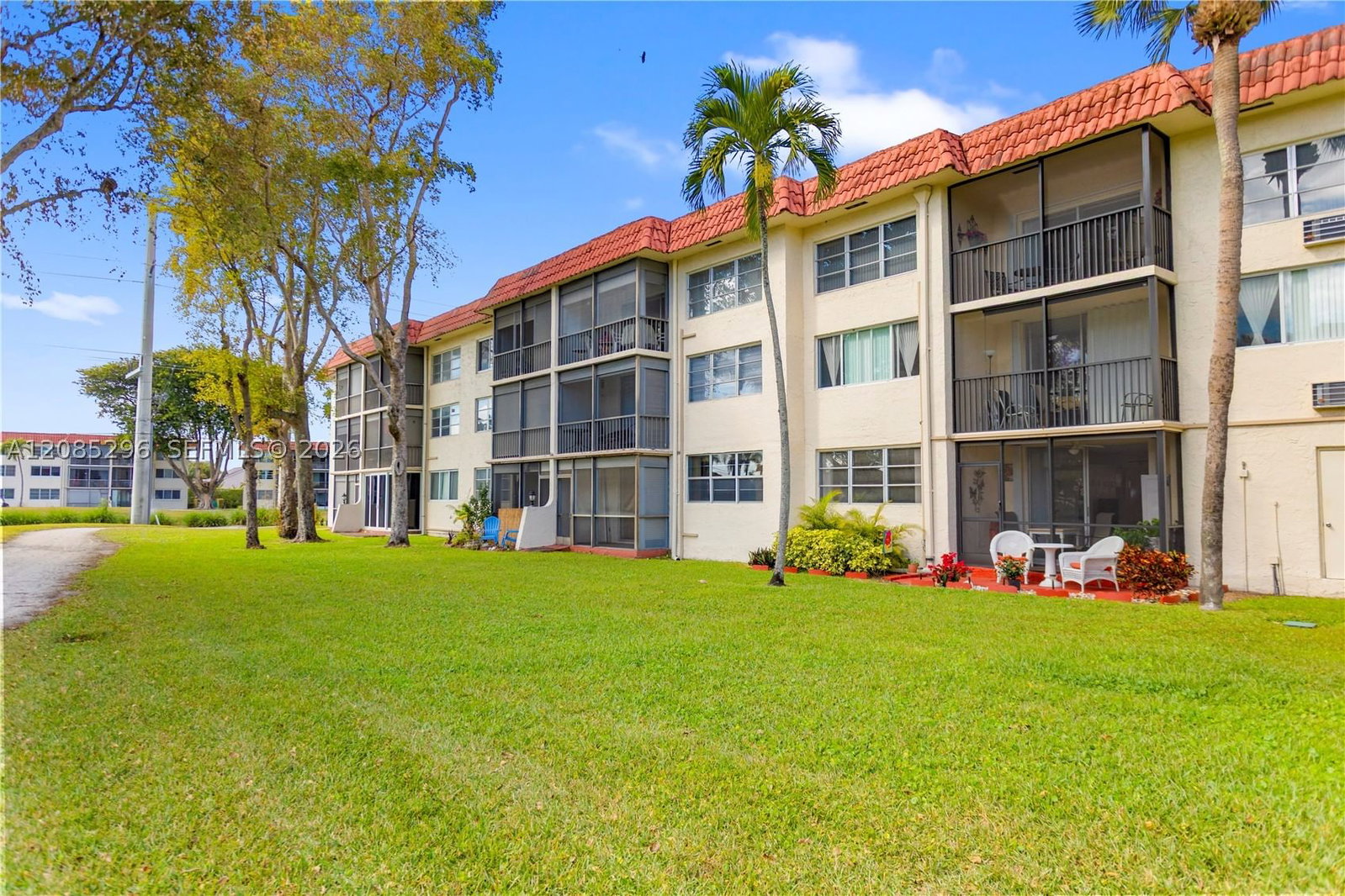 Real estate property located at 691 Hollybrook Dr #26-105, Broward, Hollybrook Golf And, Pembroke Pines, FL