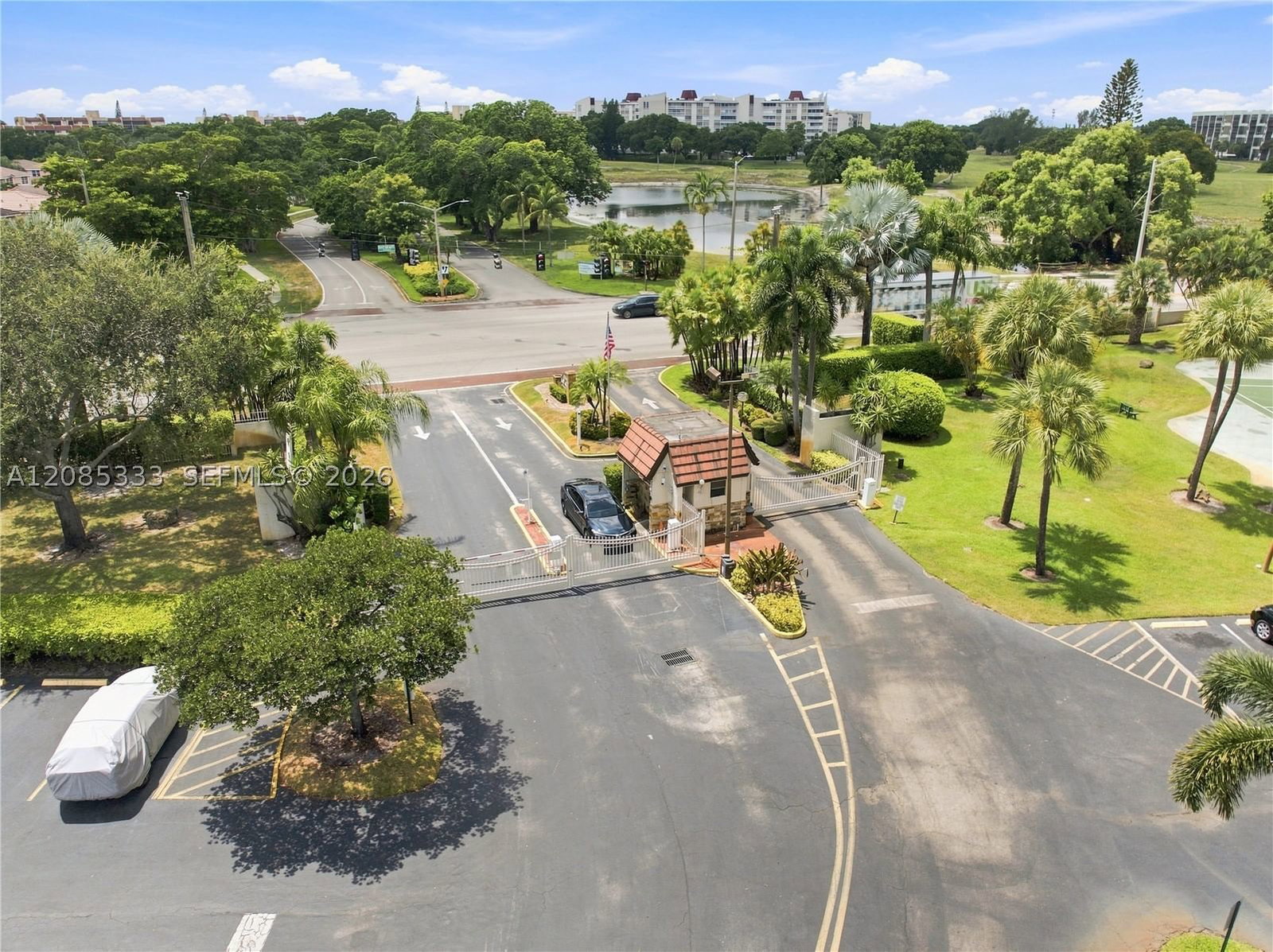 Real estate property located at 3930 Inverrary Blvd #602-D, Broward, 18th Hole At Inverrary Co, Lauderhill, FL