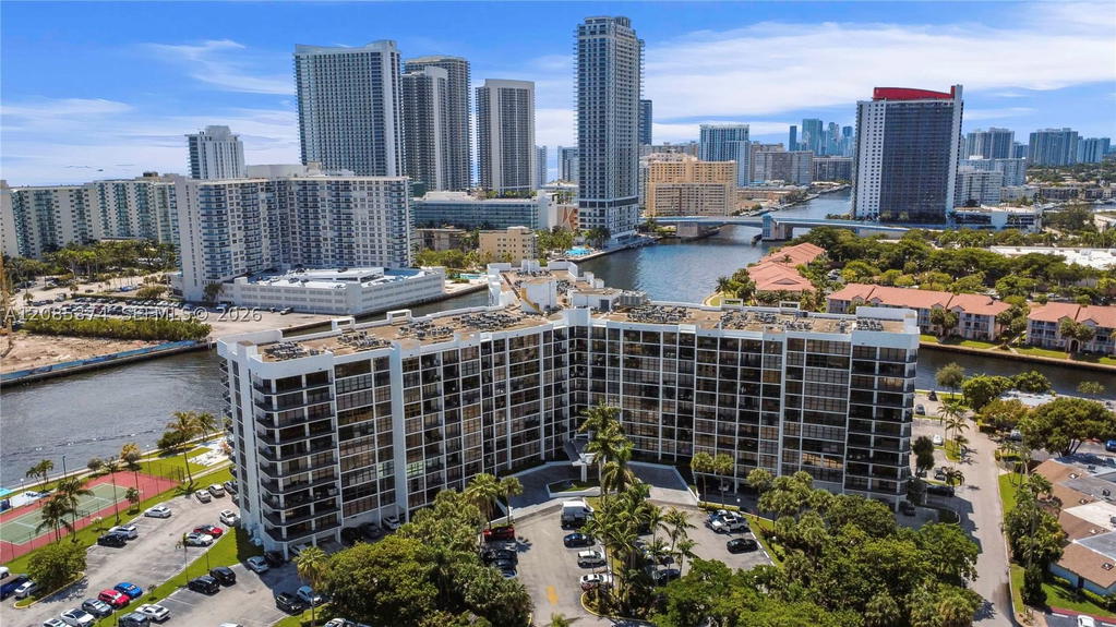 Real estate property located at 200 Leslie Dr #724, Broward, 200 Leslie Condo, Hallandale Beach, FL