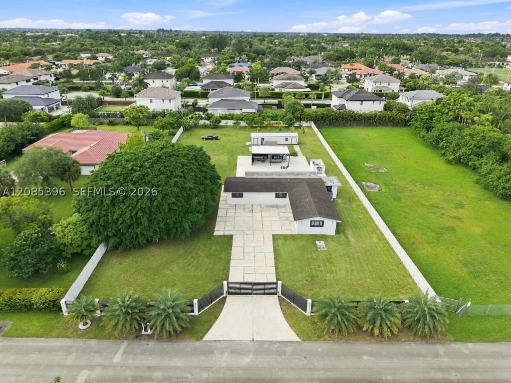 Real estate property located at 100 120th Ave, Miami-dade, Sweetwater Ests Sub, Miami, FL
