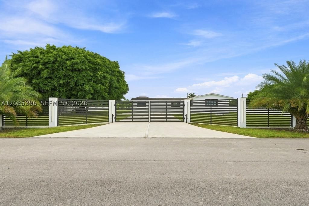 Real estate property located at 100 120th Ave, Miami-dade, Sweetwater Ests Sub, Miami, FL