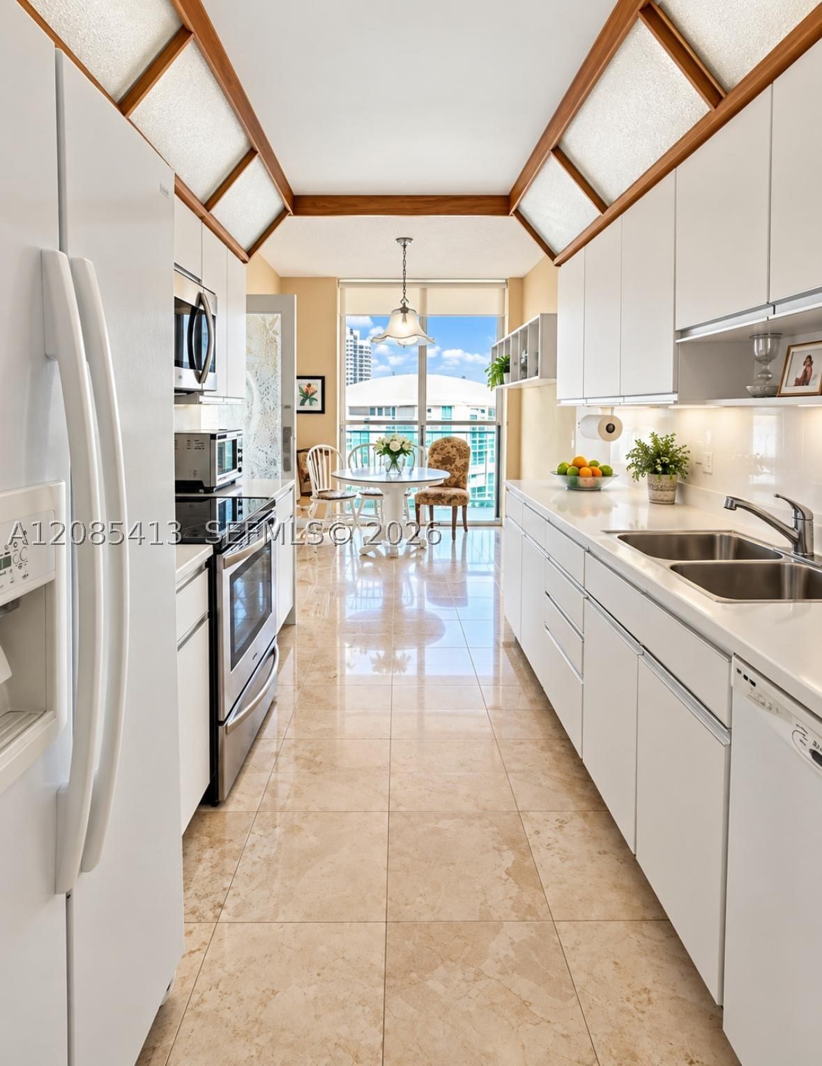Real estate property located at 19355 Turnberry Way #24E, Miami-dade, Turnberry Towers Condo, Aventura, FL