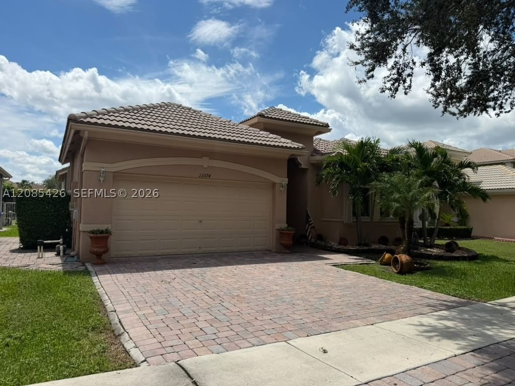 Real estate property located at 13374 30th St, Broward, Pod 10 At Monarch Lakes, Miramar, FL