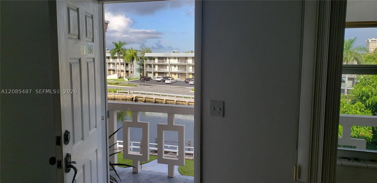 Real estate property located at 467 Golden Isles Dr #306, Broward, Envoy North Condo, Hallandale Beach, FL